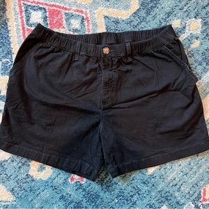 Chubbies originals “dark n’ stormy” 5.5” inseam black shorts.